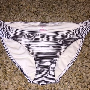 Swim suit bottoms size medium